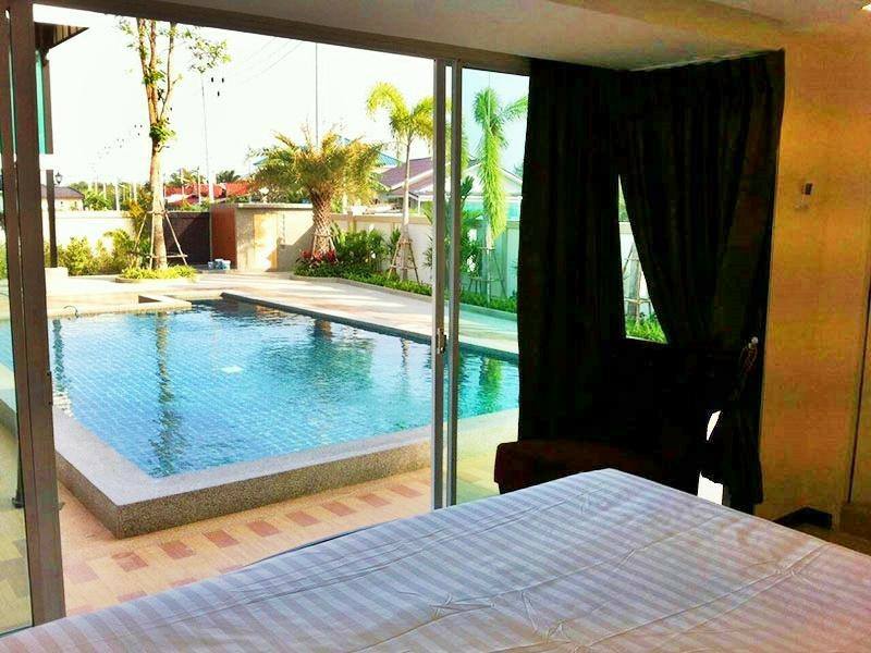 HR 10100 เดอะแกรน ชะอำ