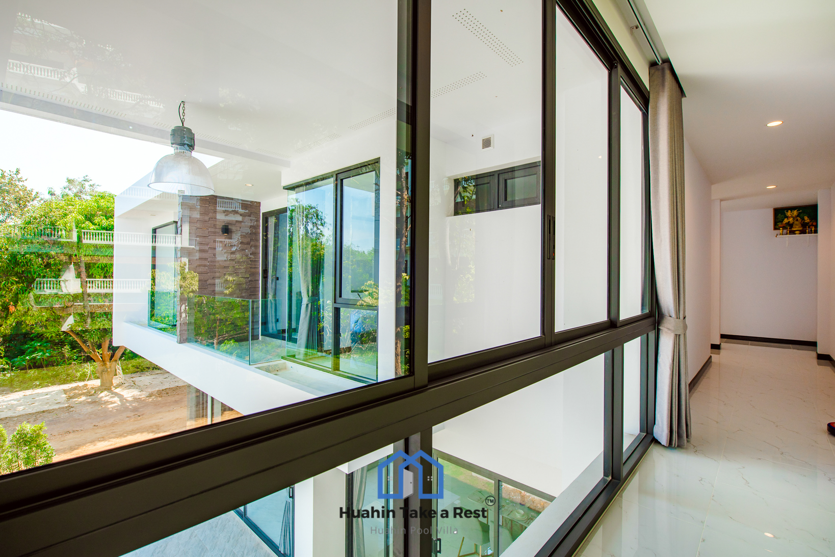 HR15039 บ้านพักติดทะเลหัวหิน The Premium Beach Villa Hua Hin