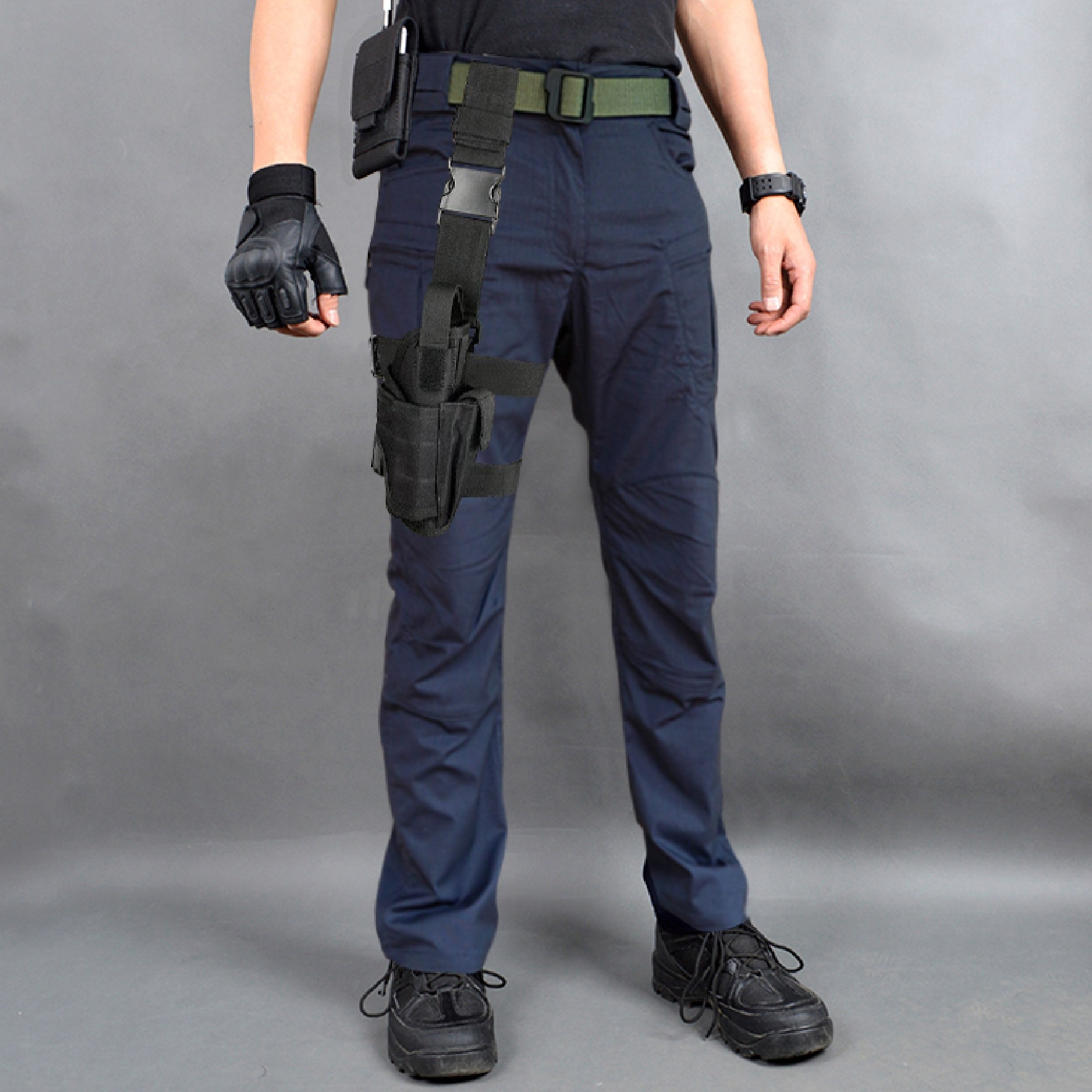 New. ซองปืนผ้ารัดขา - ผลิตจากผ้า 600D - สามารถใส่กับปืนสั้นได้ทุกรุ่น - ภายในมีตีนตุ๊กแก ปรับล๊อคกระชับได้ - ด้านข้างมีช่องใส่แม็กกาซีนปืนสั้น 1 ช่อง - มีระบบล๊อค 3 จุด ( เข็มขัด 1 , ต้นขา 2 ) - ใส่กระชับ เคลื่อนไหวคล่องตัว มี 3 สี - ดำ - เขียว - ทราย