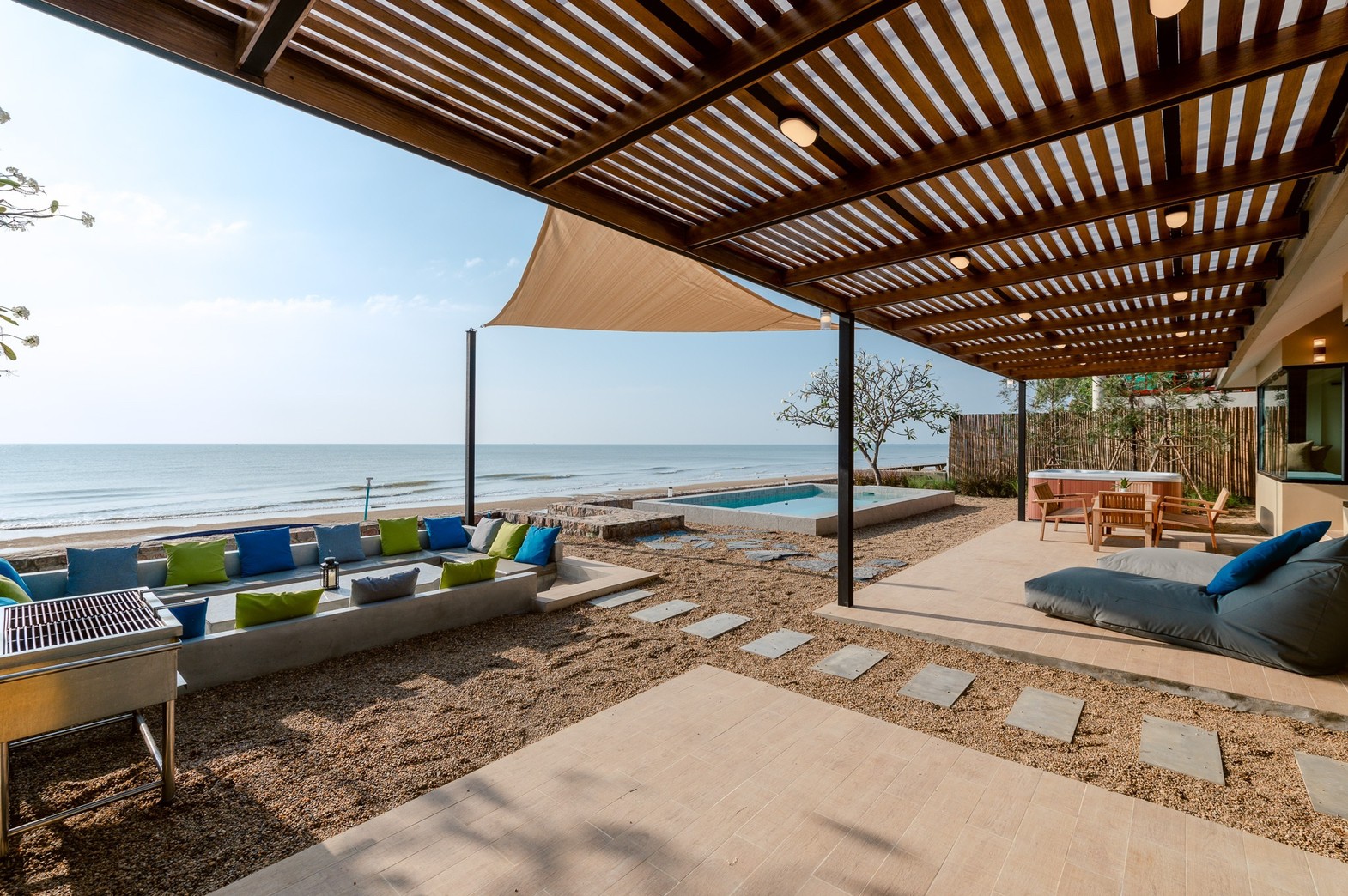 HR15055 บ้านพักติดทะเล The Coastal Vista Beach Villa