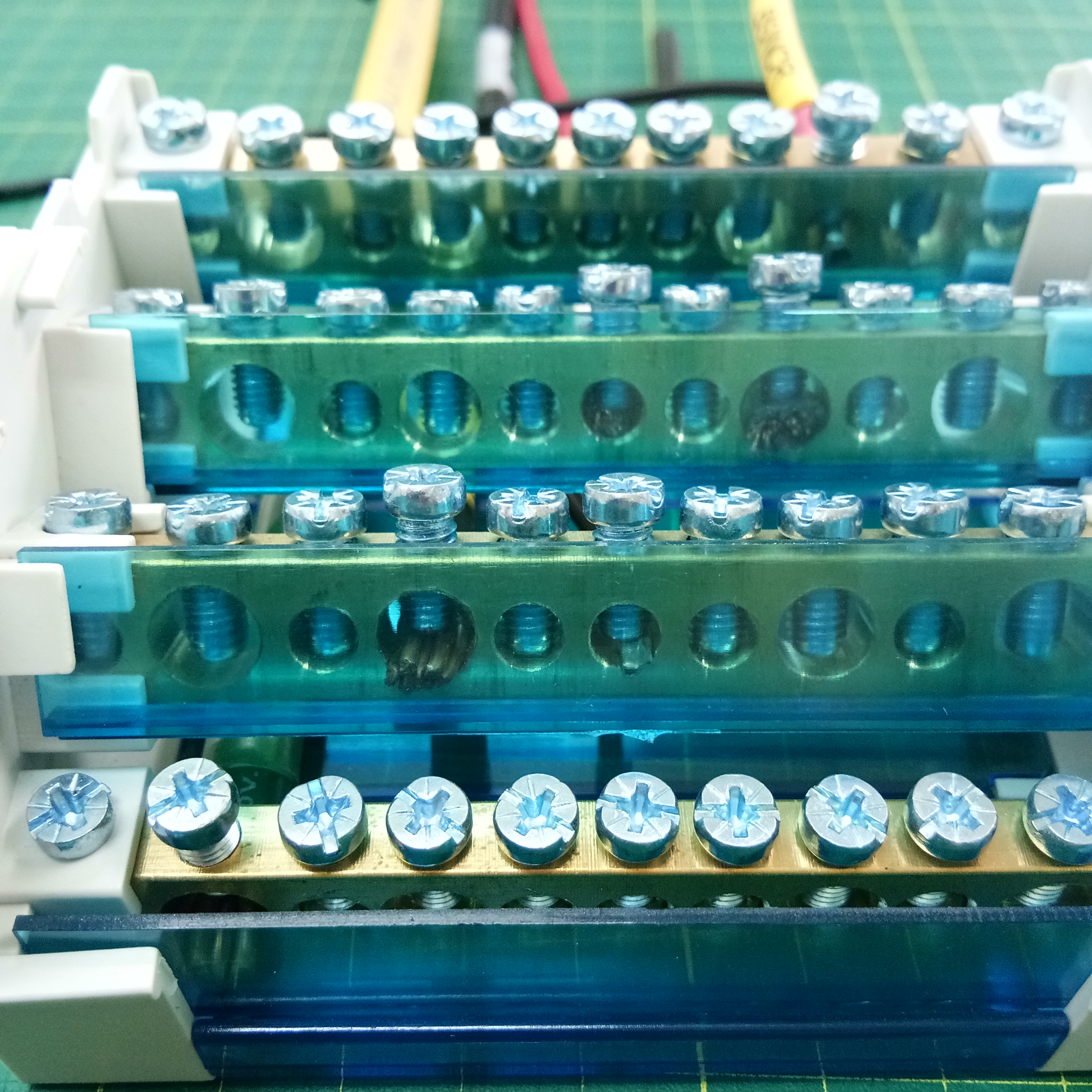 BAR กระจายไฟฟ้า 4 แถว 11 ช่อง Power BAR ต่อสายไฟฟ้า Power Distribution BOX