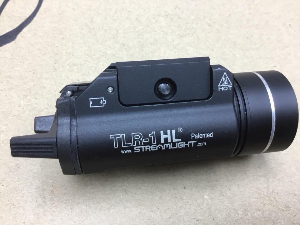 New.ด่วนๆครับ สินค้ามาใหม่ครับ Streamlight TLR-1 Style Weapon Flashlight สีดำ / สีทราย Q5 LED:800LM/60Min Battery:2*CR123A ราคาพิเศษ