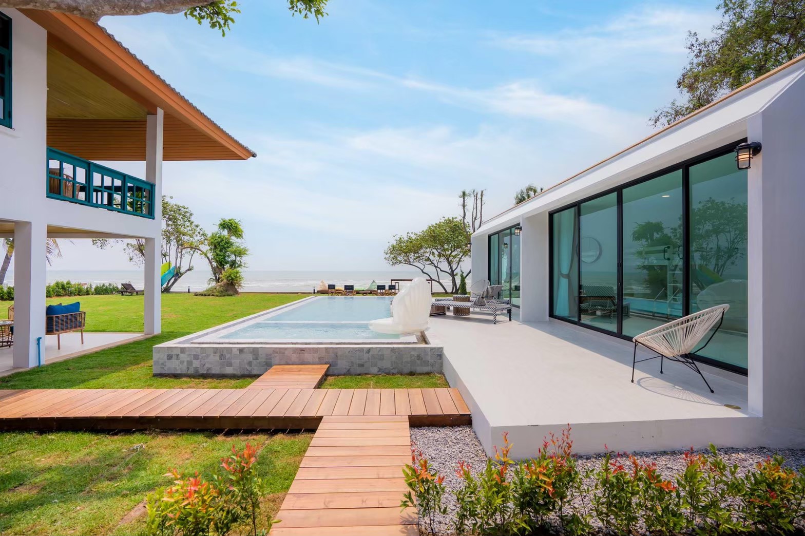 HR15050 บ้านพักติดทะเล The Century Beach Villa Cha Am