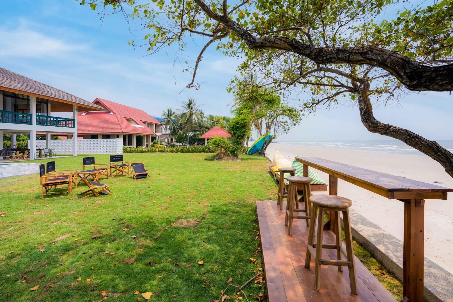 HR15050 บ้านพักติดทะเล The Century Beach Villa Cha Am