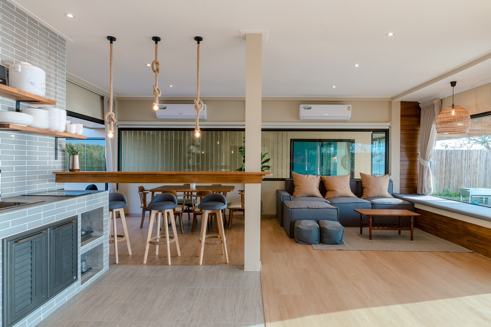 HR15055 บ้านพักติดทะเล The Coastal Vista Beach Villa