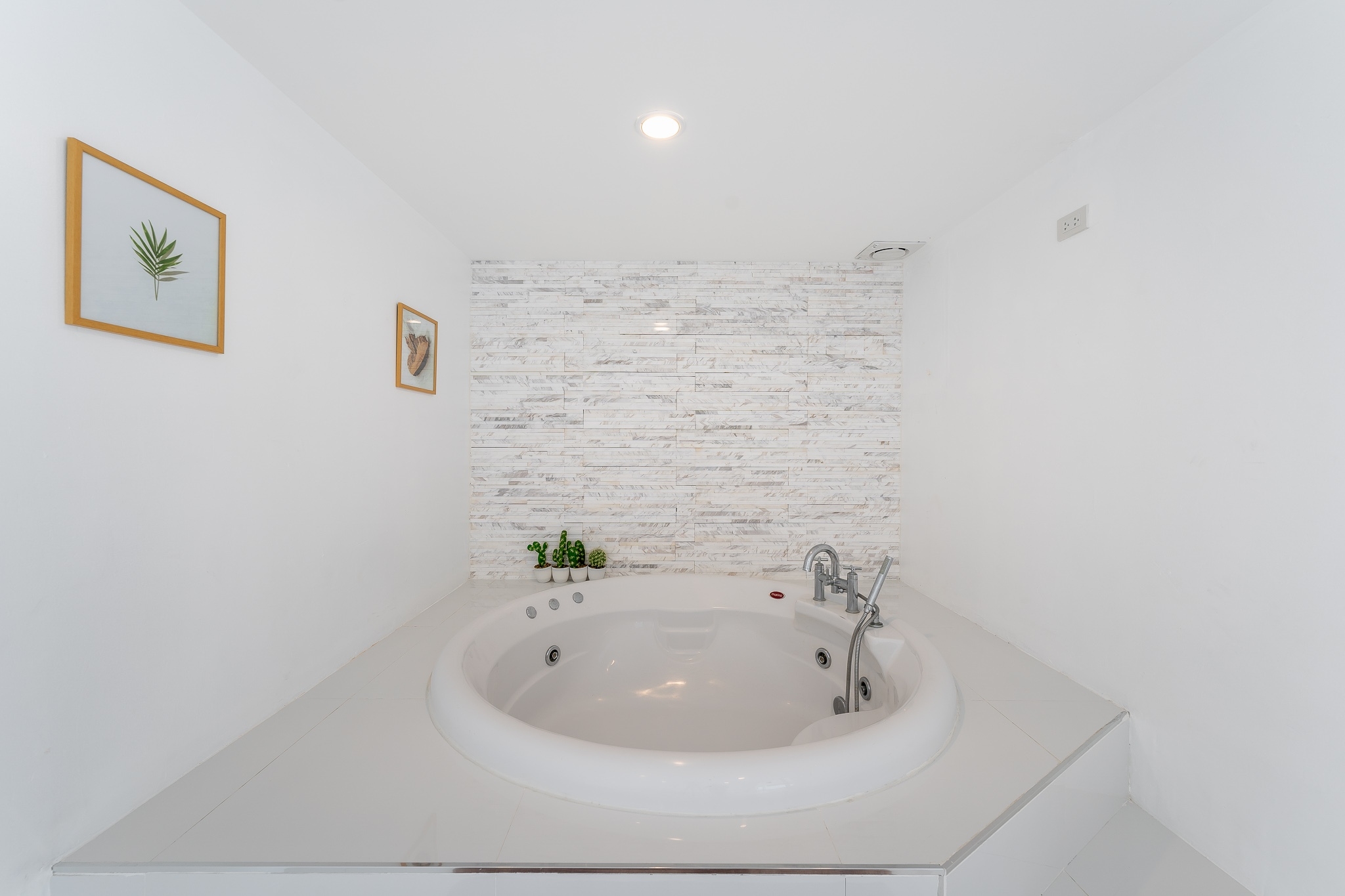 HR15057 บ้านพักติดทะเล The Rocca Beach Villa Pranburi