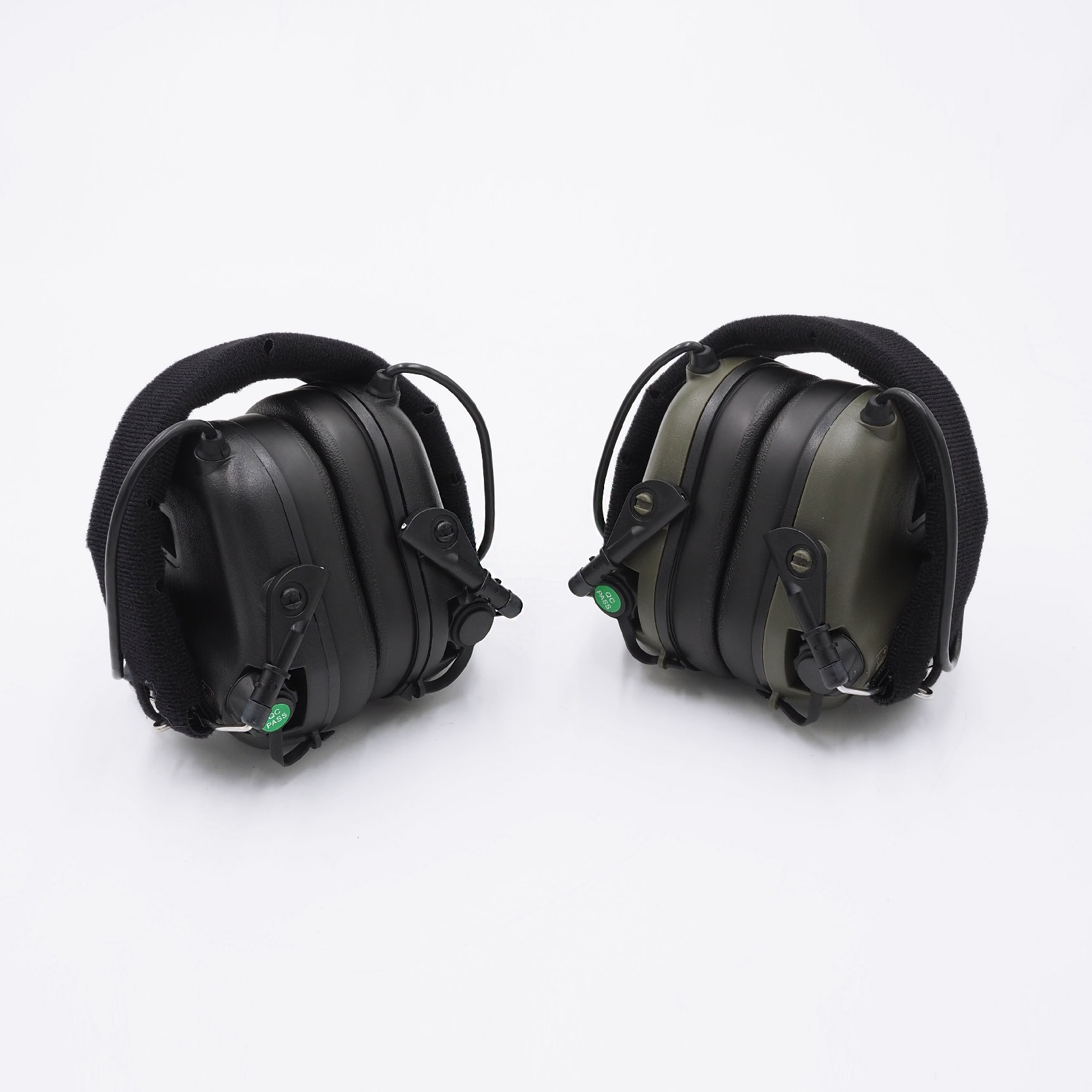 New. ครอบหูฟัง Earmor M31 MOD4 ( Earmor M31 Tactical Headset ) 🔱 ออกแบบมาเพื่อใช้ลดเสียงดังในสถานที่ต่างๆ เช่น สนามยิงปืน, โรงงานอุตสาหกรรม, เครื่องจักรหนัก, ลานบิน เป็นต้น 🔱 ช่วยตัดเสียงที่ดังเกิน 82 dB (NRR22 ) 🔱 ช่วยขยายเสียงที่