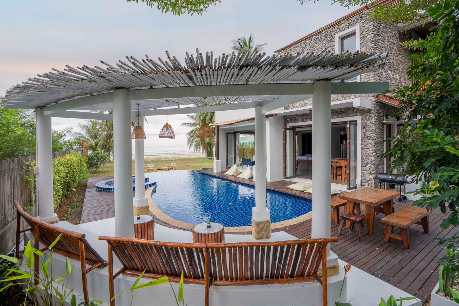 HR15061 บ้านพักติดทะเล The Pamila Beach Villa Kuiburi