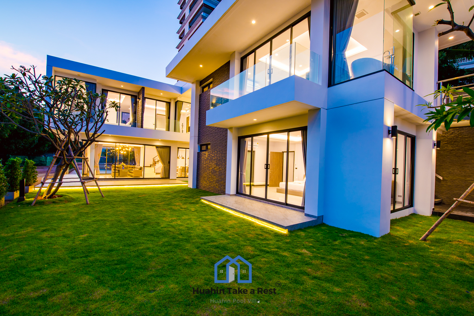 HR15039 บ้านพักติดทะเลหัวหิน The Premium Beach Villa Hua Hin