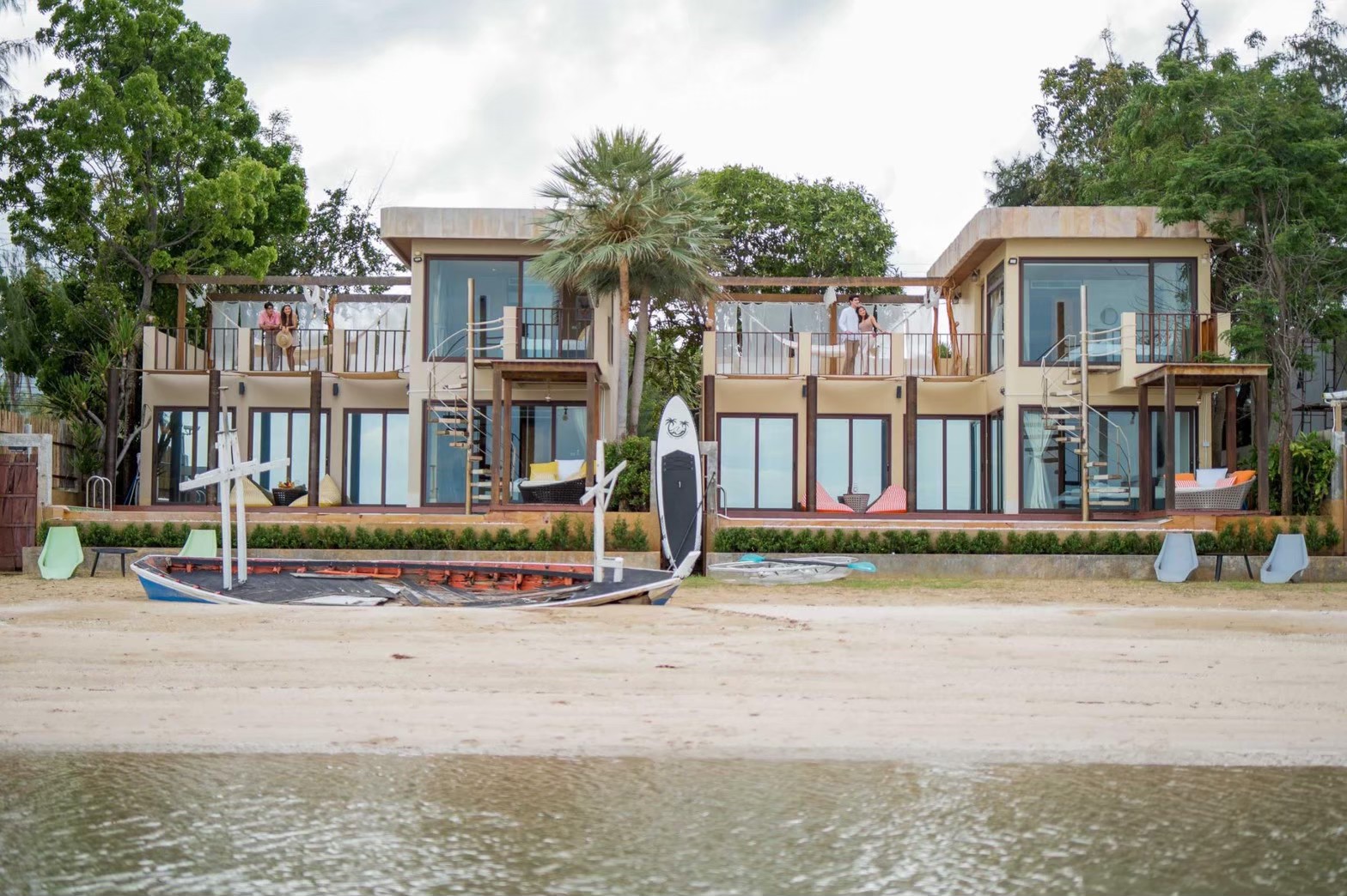 HR15064 บ้านพักติดทะเล The Ocean Beach Villa, Sam Roi Yod.