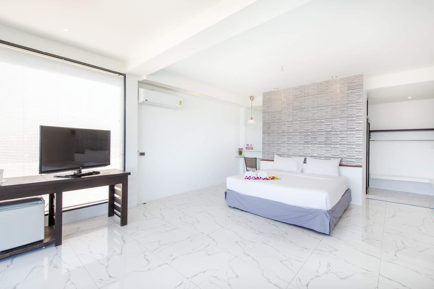 HR15008 บ้านพักติดทะเล โมเดิร์นบีช ปราณบุรี