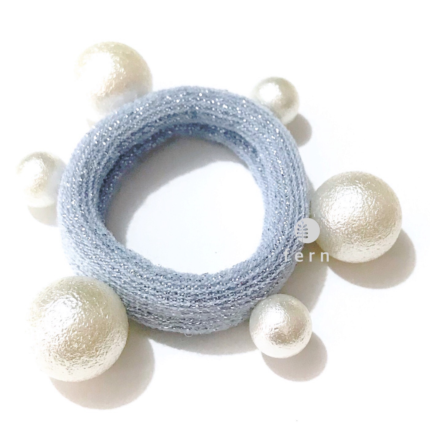 ยางรัดผมเส้นหนา glitter - สีฟ้า แต่งมุกสีขาวเคลือบด้าน 7 mm สลับ 16 mm งานสวยสีสวย น่ารักเรียบง่ายและคลาสสิค ยางดี ยืดหยุ่นสูงและแน่นมากค่ะ #MadeinKorea