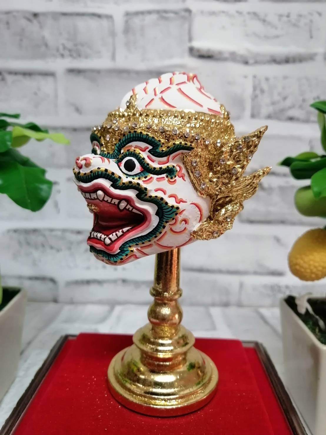 หนุมาน ขนาดกลาง เกรดพรีเมี่ยมประดับเพชร พร้อมฐานปิดทอง