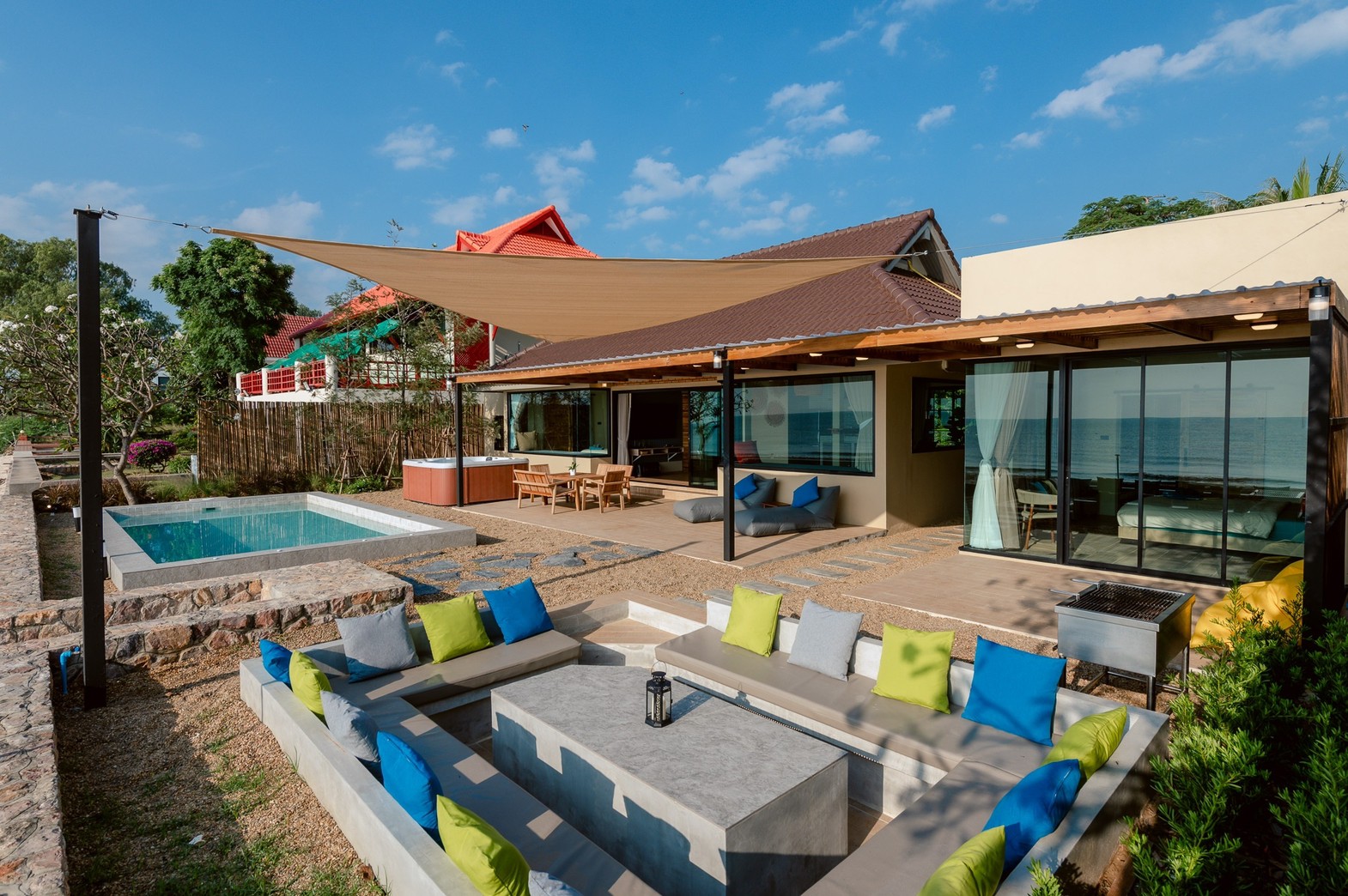 HR15055 บ้านพักติดทะเล The Coastal Vista Beach Villa