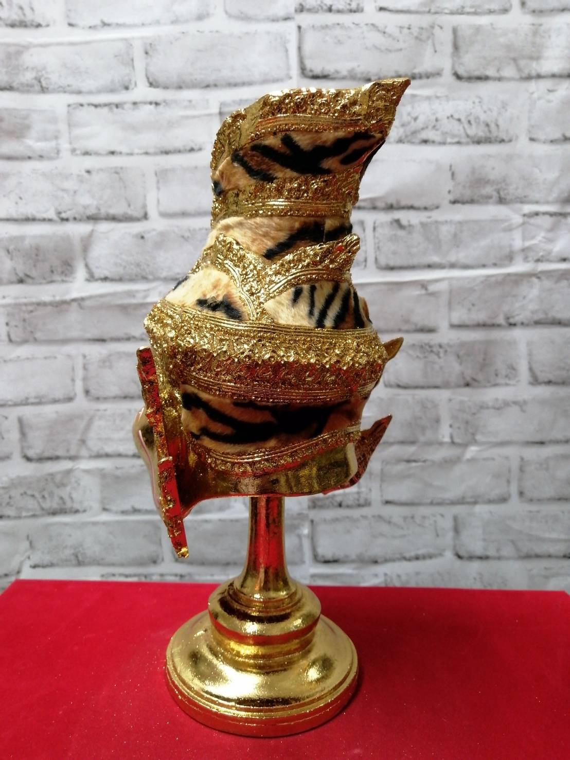 พ่อแก่ ฤาษีนารอท ขนาดผลส้มโอ พร้อมฐานปิดทอง