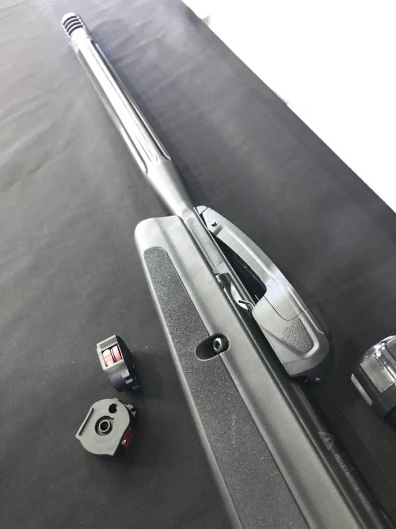 Gamo Reply 10 Gamo Replay 10 IGT เบอร์2 (5.5 มม.) Made In Spain - ระบบสปริงแก็ส (IGT) แบบหักลำกล้อง -บรรจุกระสุนด้วยแม็กกาซีน 10 นัด แถมแม็กกาซีน 2อัน - ระบบไกรุ่นใหม่ CAT (Custom Action Trigger)ไกนิ่ม ระยะลากไกน้อย ปรับระยะลากไกได้ - รางจับกล้องรุ่นใหม่แ
