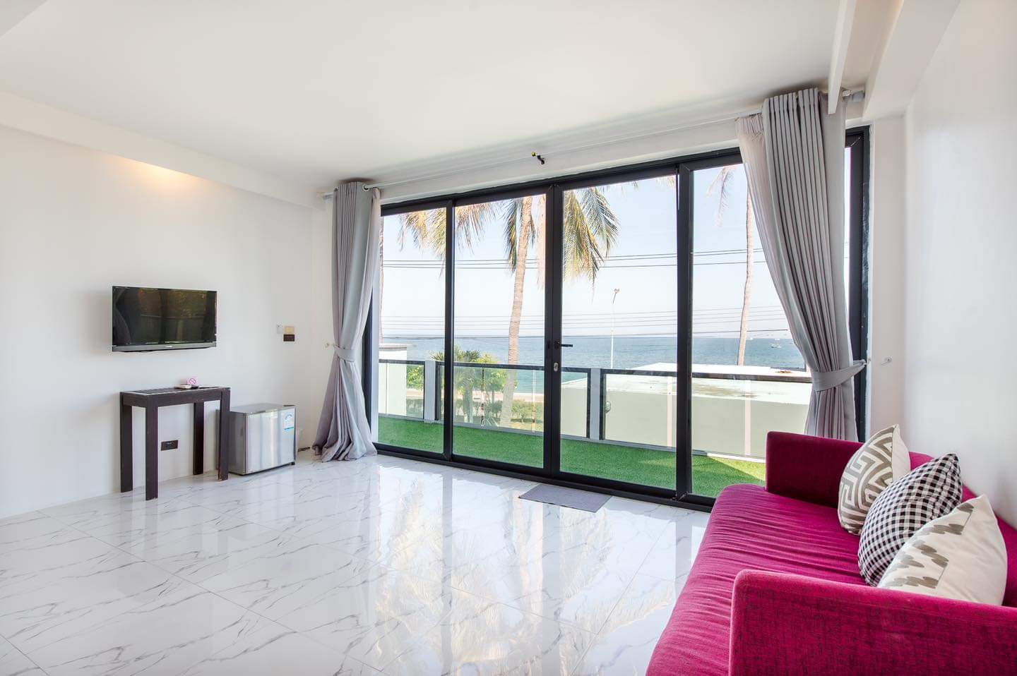 HR15008 บ้านพักติดทะเล โมเดิร์นบีช ปราณบุรี