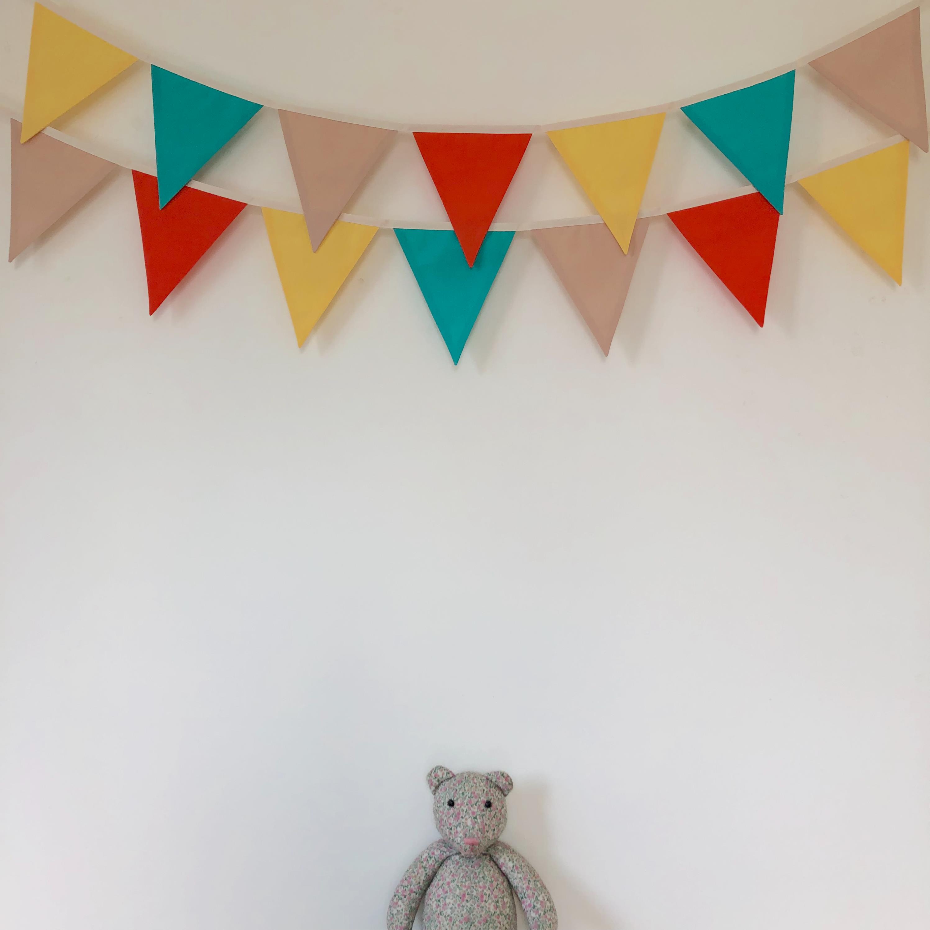 ธงผ้าโทนหลากสี