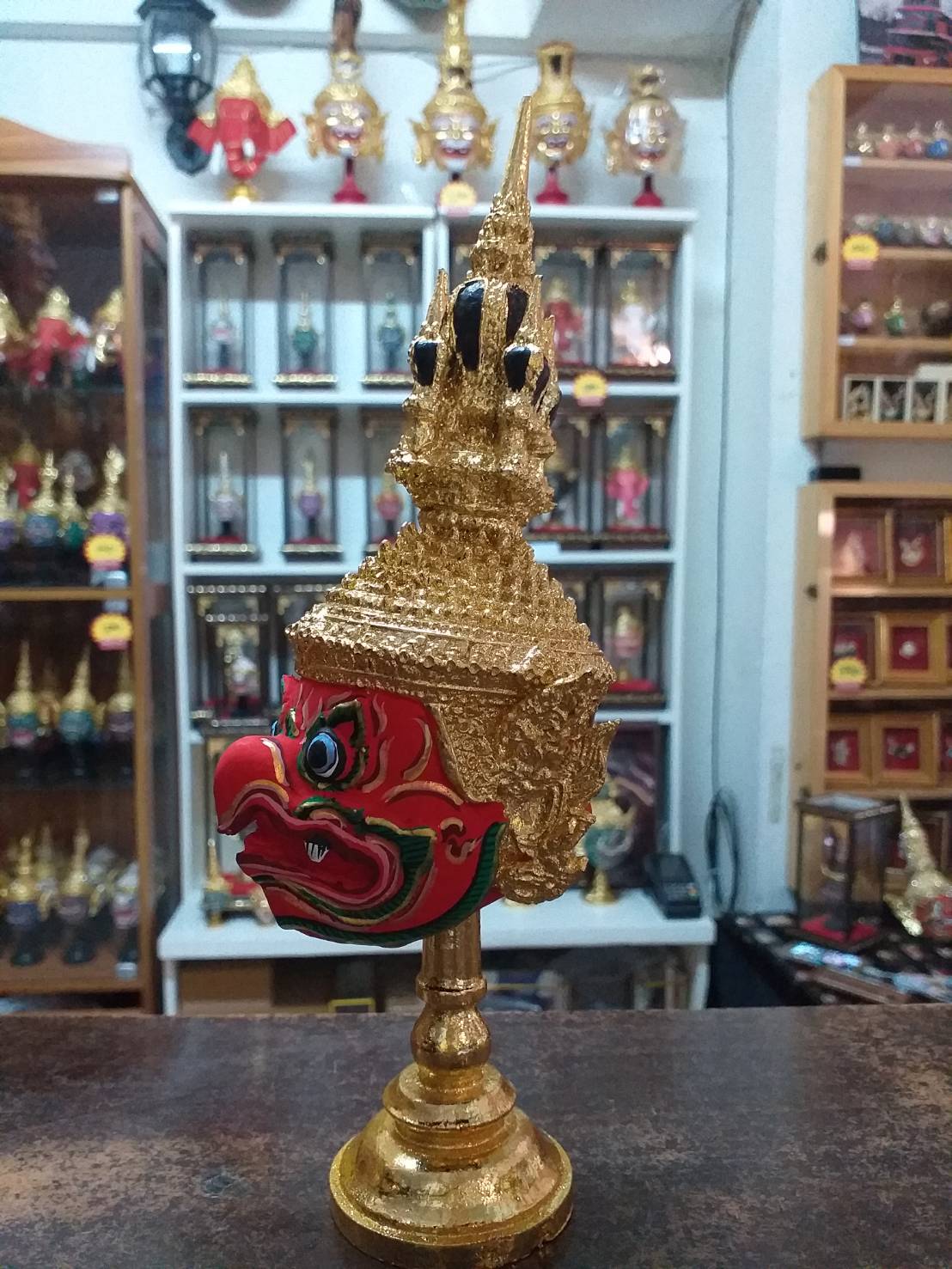 ครุฑ (สีแดง) ขนาดกลาง เรซิ่นปิดทอง พร้อมฐานปิดทอง