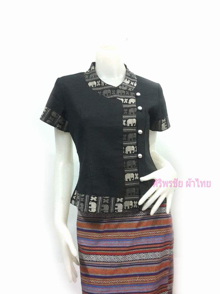 เสื้อผ้าไทยพื้นเมือง เสื้อผ้าฝ้ายพื้นเมือง เสื้อทำงานผ้าไทย เสื้อผ้าฝ้ายสีดำ แต่งผ้าแถบดอกเล็ก เสื้อผ้าพื้นเมือง ดำ L