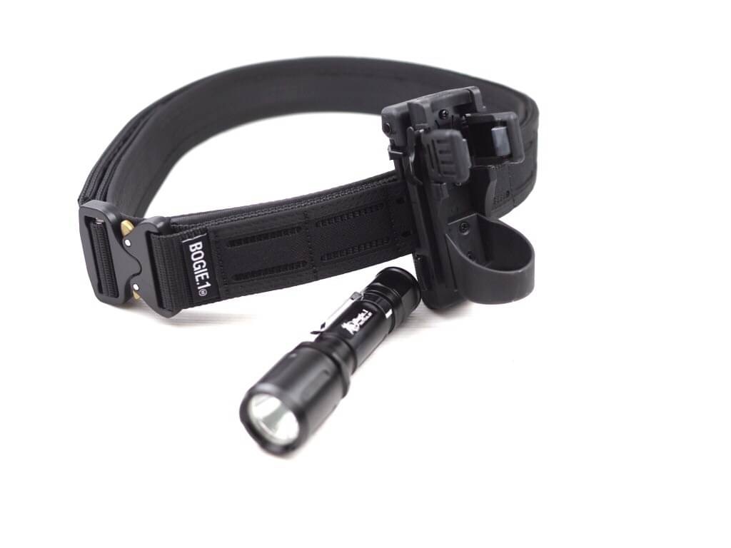 New. Bogie1 ซองไฟฉายโพลิเมอร์ รุ่น Lock 360 มีตัวล็อก แน่นกริ๊บ ไฟฉายไม่ร่วงหล่น หมุนปรับระดับได้ 360 องศา ร้อยเข็มขัดได้ทุกขนาด (ปรับขนาดได้) ร้อยกระเป๋า / ติดเสื้อเกราะ ได้