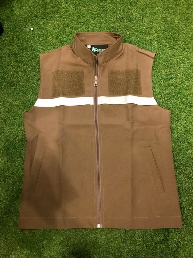 เสื้อกั๊กตำรวจ สี สนว01 มีกระเป๋าใต้แถบสะท้อนแสง มีแถบติดเครื่องหมายทั้งด้านหน้าและด้านหลัง มี Size S M L XL XXL ราคา 650 บาท