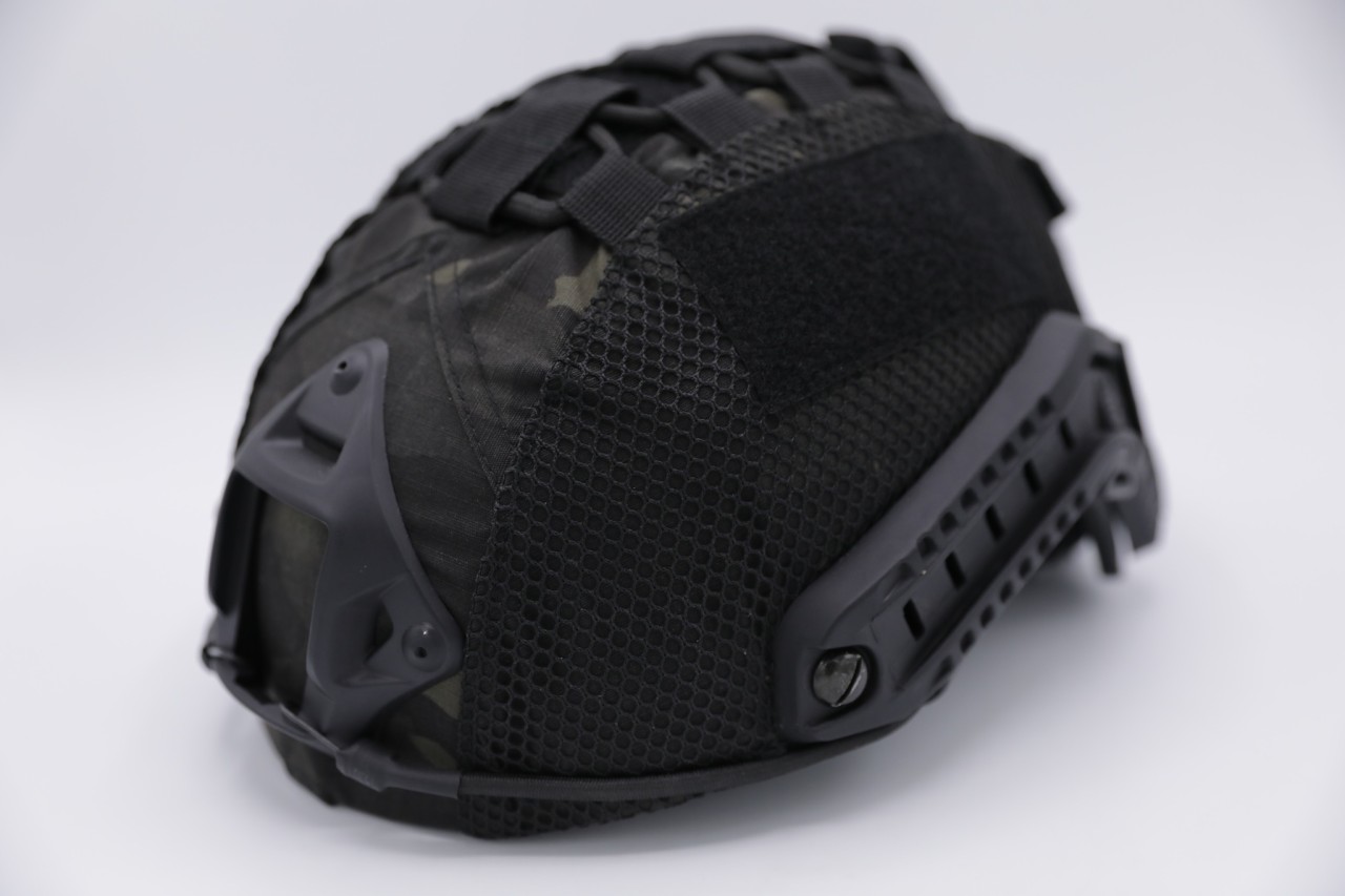 ผ้าคลุมหมวกฟาส Gen3 (ผ้าคลุมหมวกฟาส-ตาข่าย) Mesh Fast Helmet Cover คุณสมบัติ : #ผ้าคลุมหมวกสำหรับ หมวกfast #ตัวผืนผ้าคลุมมีขนาดใหญ่กว่าไซค์ทั่วไปในท้องตลาด ทำให้เมื่อติดตั้งแล้วจะครอบคลุมหมวกได้ดีกว่า และ จัดทรงได้ง่ายกว่า #กระชับยิ่งขึ้นด้วยสายปรับรัด #ม