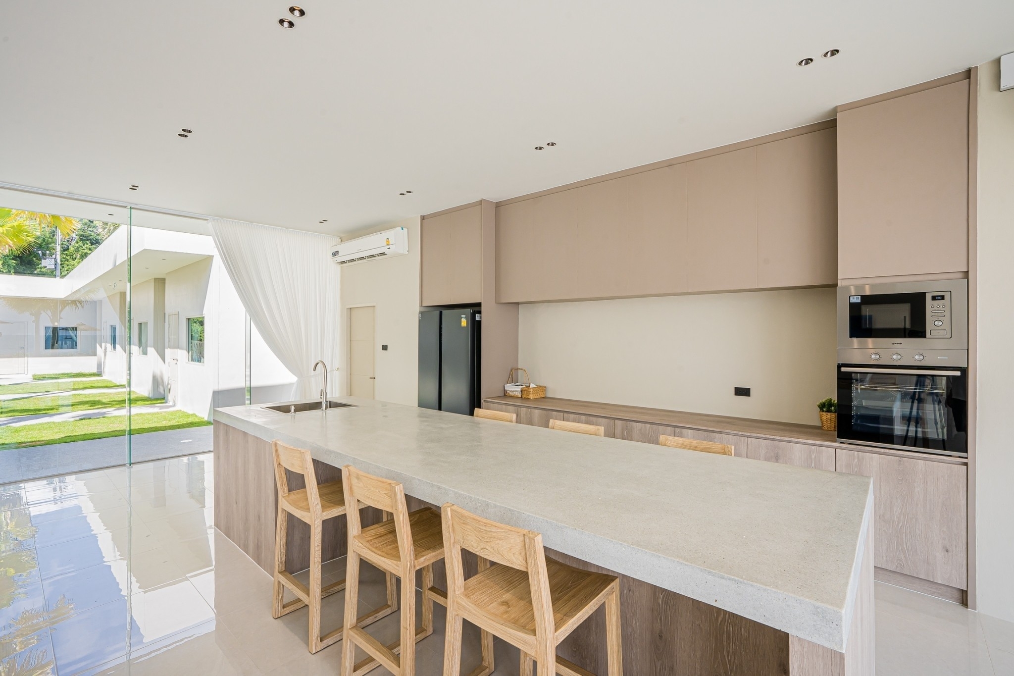 HR15083 บ้านพักติดทะเลหัวหิน The Rest Beachfront Hua Hin Pool Villa