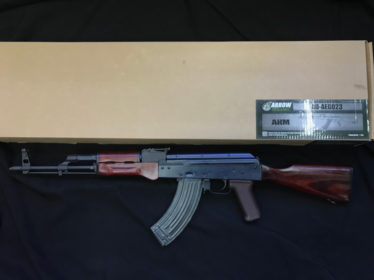 https://youtu.be/pQDAG6yO4kA Arrow Dynamic (E&L OEM) AKM AEG Rifle with Real Wood Furniture (เหล็กจริงไหมจริง) -วัสดุ: ทำจากเหล็กความแข็งแรงสูง -handguard สีคุณภาพสูงสมจริง -ไม้จริง เหล็กจริง -มีจุดสลิงด้านหน้าและด้านหลัง -สมจริงมากจำลอง 1: 1 -ฝาครอบเหล็ก