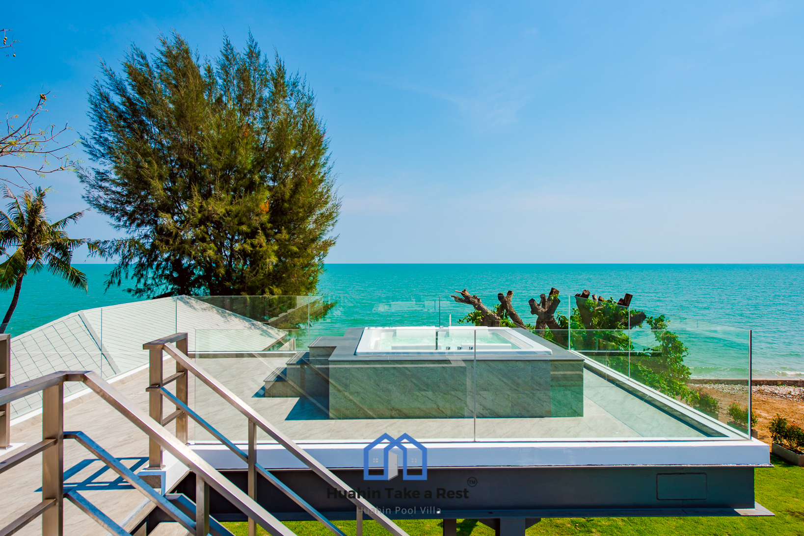 HR15039 บ้านพักติดทะเลหัวหิน The Premium Beach Villa Hua Hin