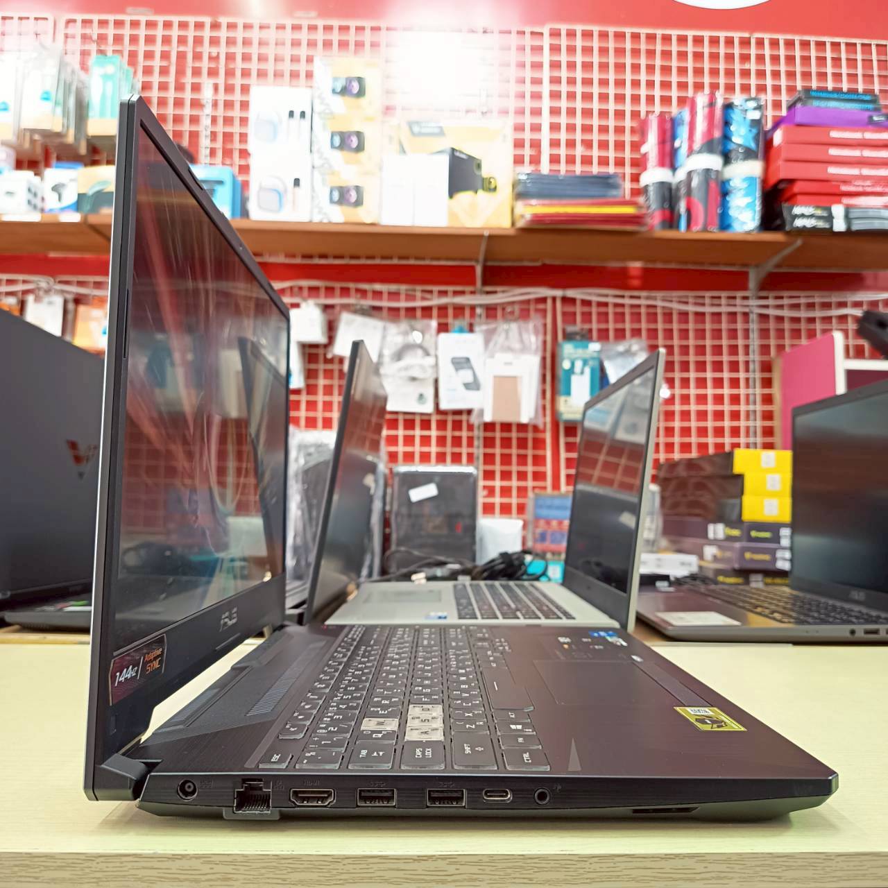 ASUS TUF GAMING F15 FX506HCB-HN1138T สภาพเครื่อง 95%