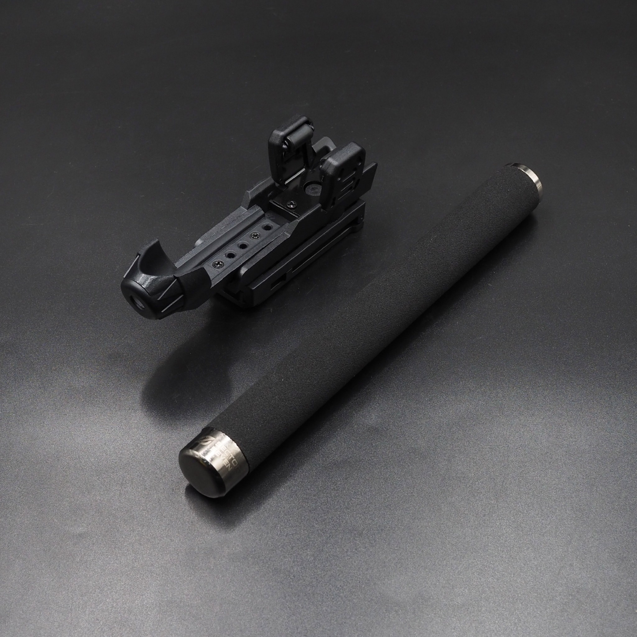 New. ดิ้วกระแทก 25" Sector seven ครบชุด (ด้ามฟองน้ำ) - กระบองผลิตจากเหล็กชุบแข็ง ไม่คดงอง่าย ใช้งานรวดเร็ว เพียงมือเดียว - ผลิตจากวัสดุ เหล็กชุบแข็ง เกรดคุณภาพ - ใช้สะบัดเพื่อยืดออก กระแทกเมื่อเก็บ - ด้ามจับฟองน้ำ Dia ขนาด 28.5 มม. - ความยาวหลังยืด 2