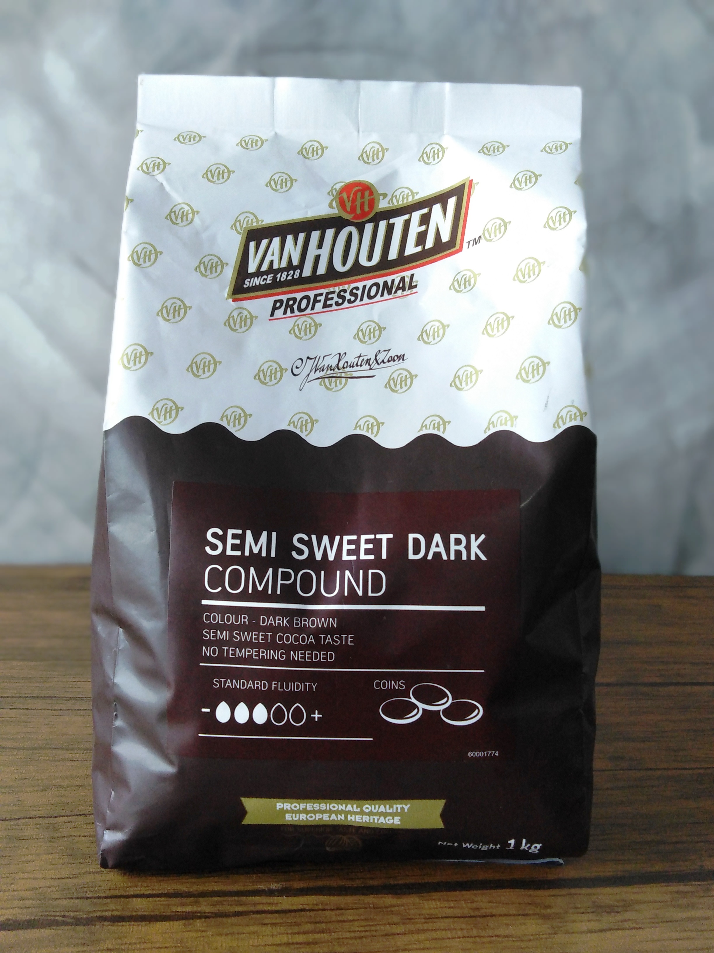 Semi sweet dark compound 1kg. VAN HOUTEN