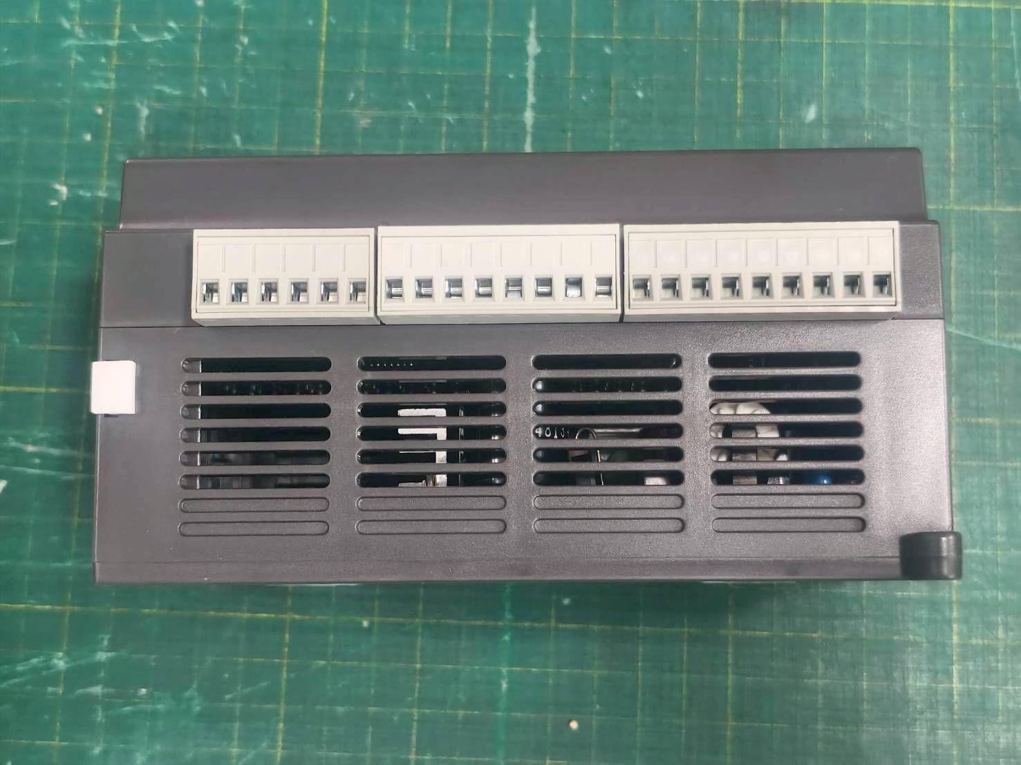 DVP32ES200R PLC DELTA 16DI/16DO DC / RELAY/ 220V