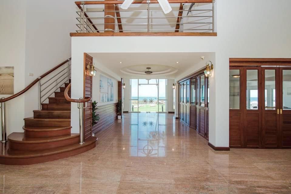 HR15042 บ้านพักติดทะเลหัวหิน The Sunny Beach Villa