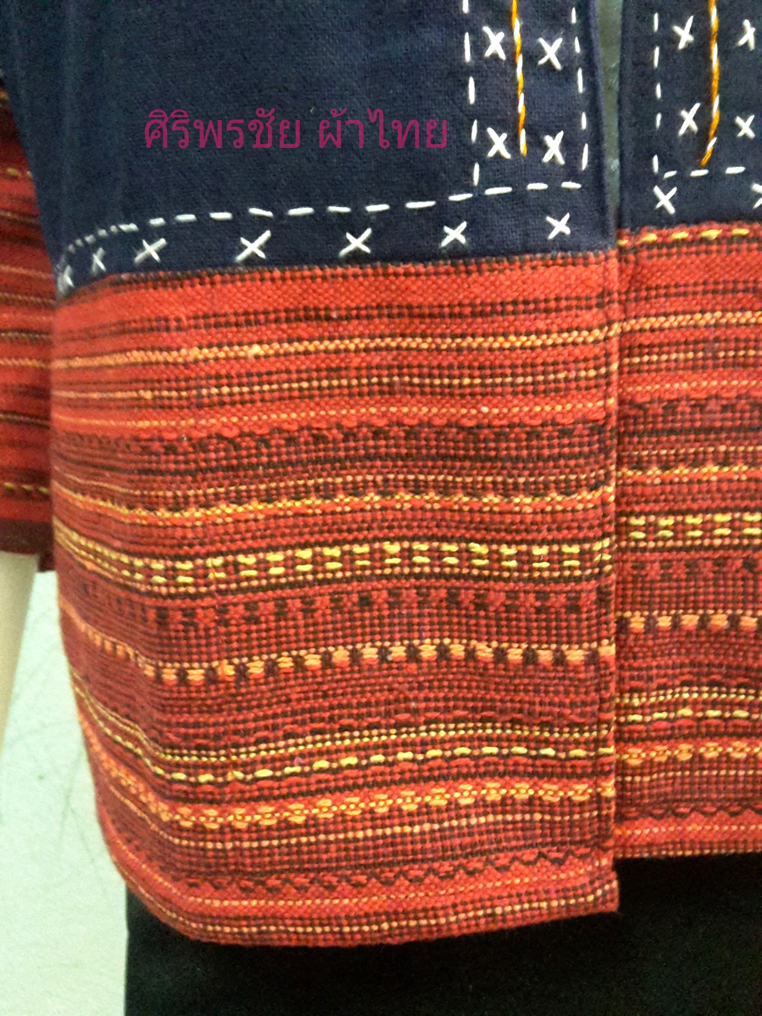 เสื้อผ้าไทยสีกรมท่า เสื้อผ้าฝ้ายย้อมคราม เสื้อคลุมผ้าฝ้าย เสื้อแจ็คเก็ตผ้าฝ้ายปักด้นมือ