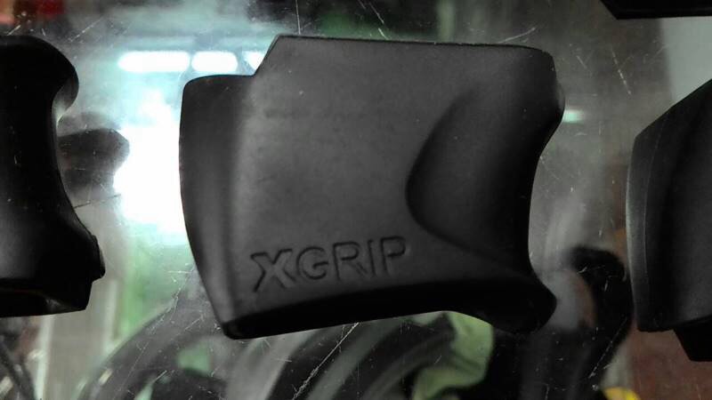 New.GLOCK 26-27 Mag adapter 9MM / .40 S&W. The XGRIP GL26-27 adapts full size G17 or G22 mags for use in G26 or G27 pistol adding ammunition and increasing pistol grip purchase which results in significantly improved comfort, control and accuracy. ราคาพิเ