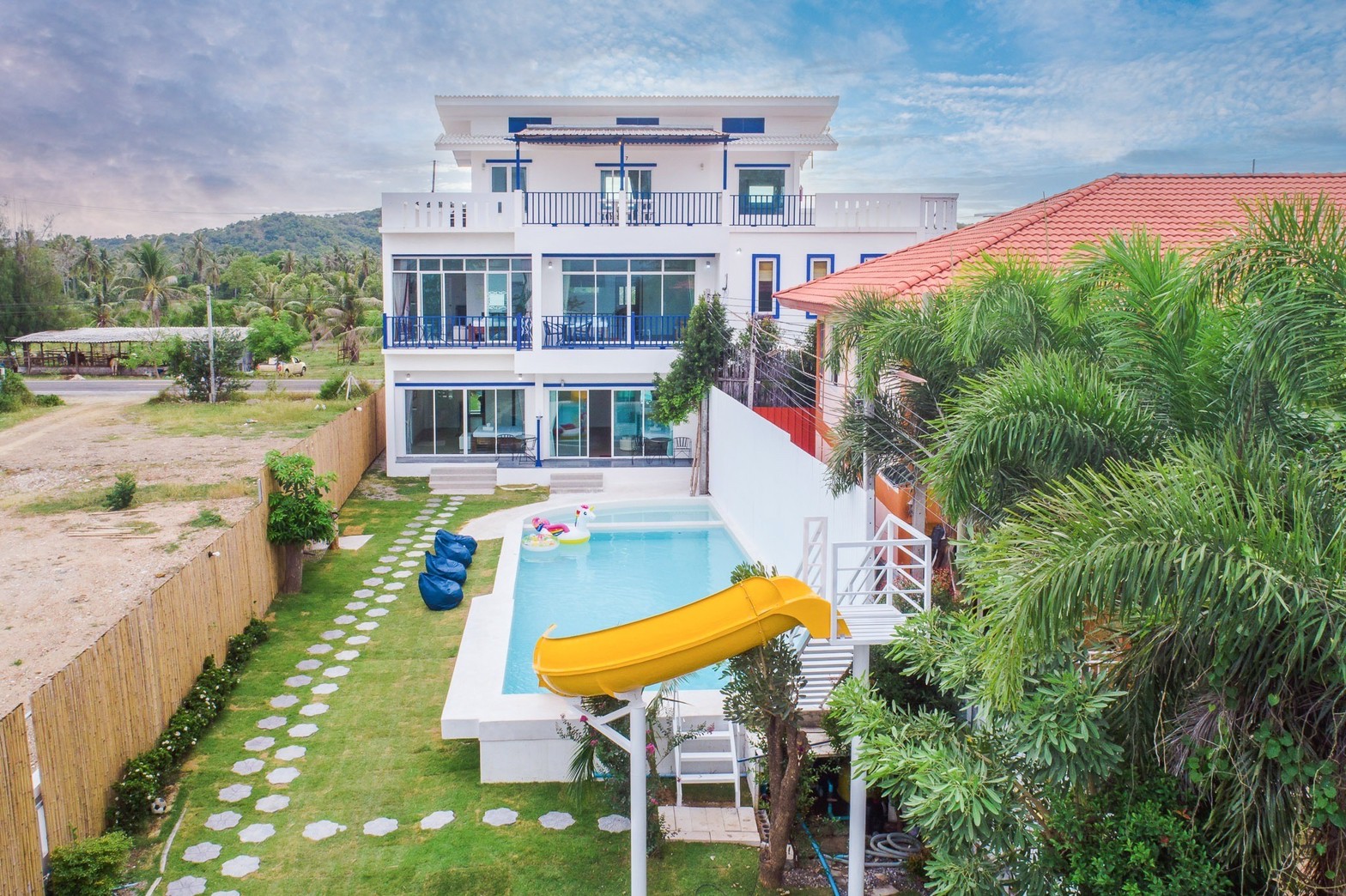 HR15047 บ้านพักติดทะเล The Zarento beach