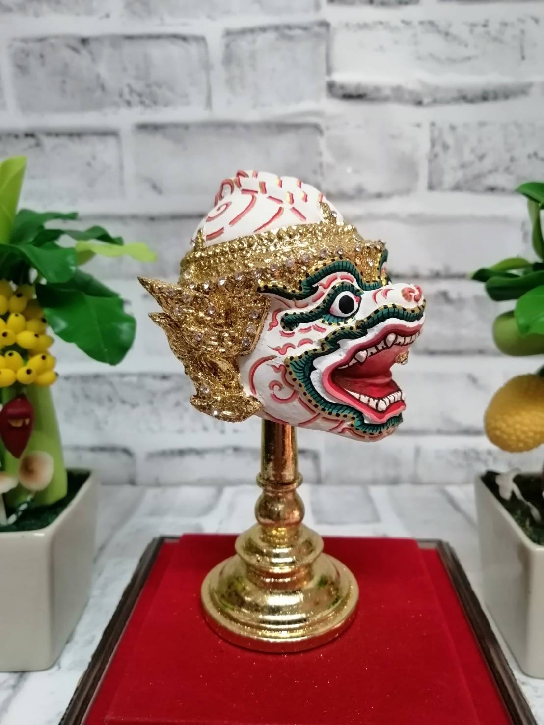 หนุมาน ขนาดกลาง เกรดพรีเมี่ยมประดับเพชร พร้อมฐานปิดทอง