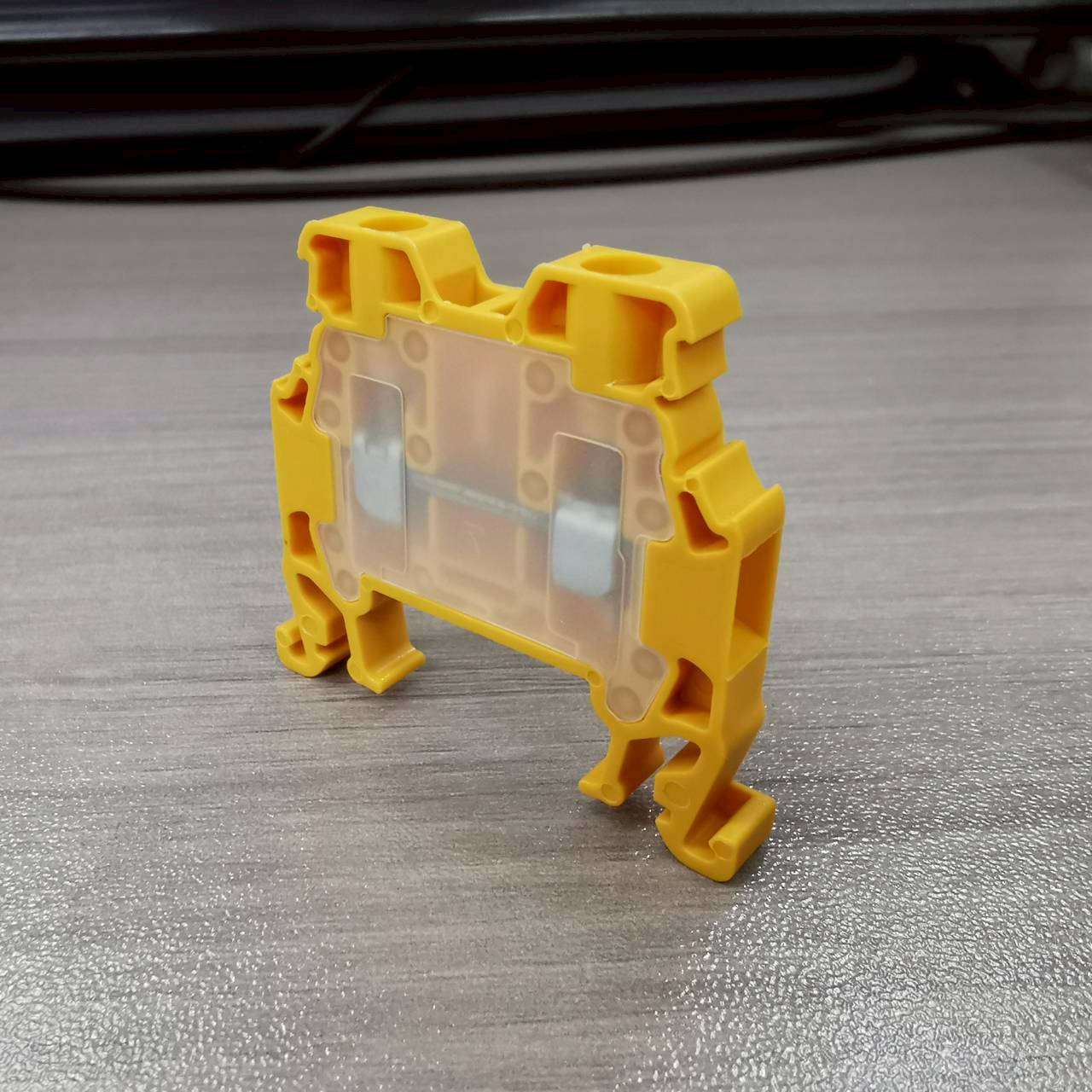 เทอร์มินอล ออนก้า 24A ใช้กับสายขนาด 2.5mm² ONKA-1018 Scewed terminal Yellow 1010018 MRK Series