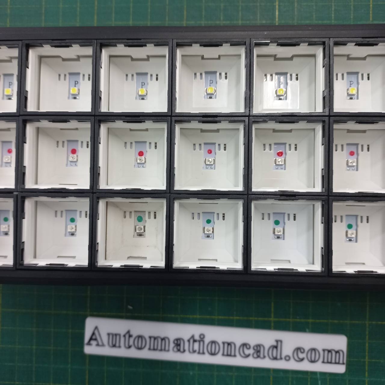 SLC40N IDEC Annunciator 3 แถว 9 คอลัมน์ 24V 40x40 mm. ไฟสีขาว 9ช่อง สีแดง 9ช่อง สีเขียว 9ช่อง