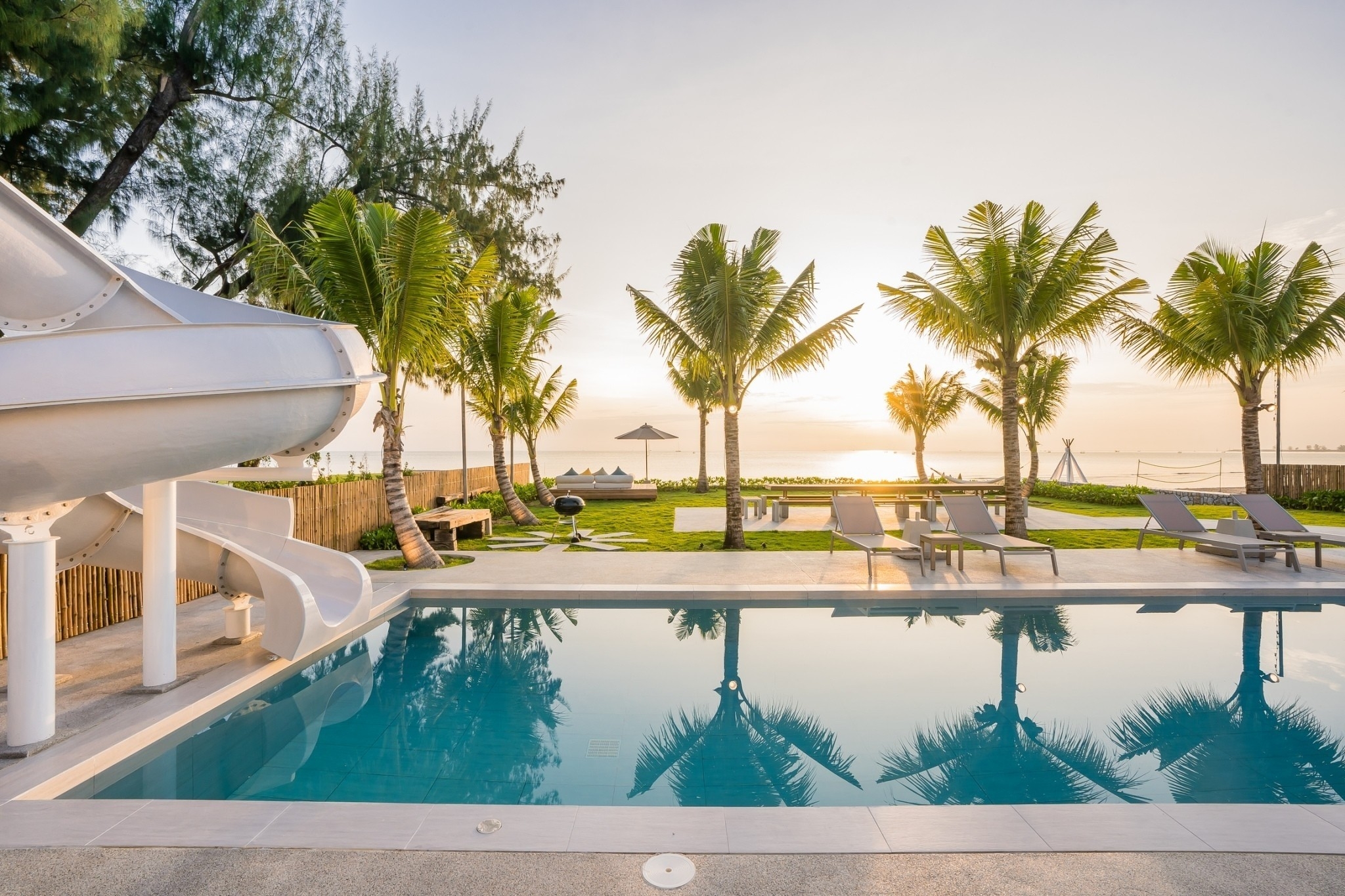 HR15083 บ้านพักติดทะเลหัวหิน The Rest Beachfront Hua Hin Pool Villa