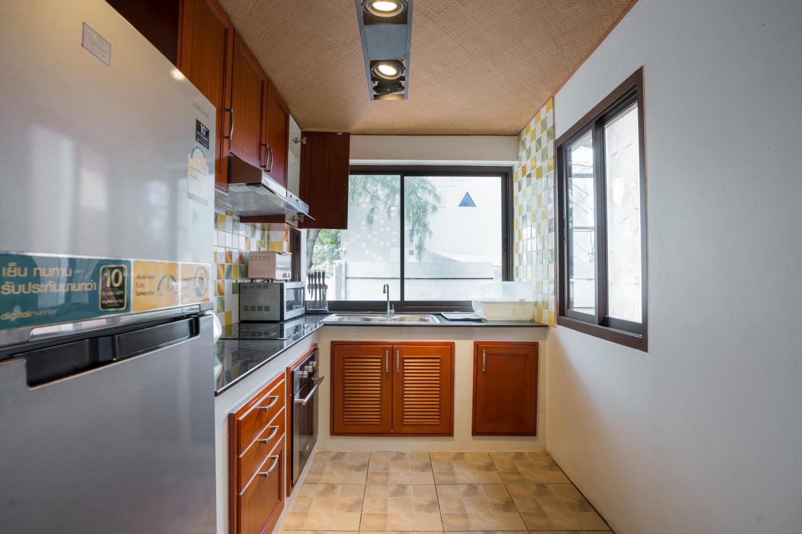 HR15064 บ้านพักติดทะเล The Ocean Beach Villa, Sam Roi Yod.