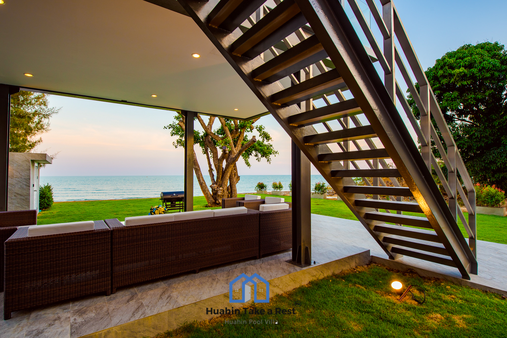 HR15039 บ้านพักติดทะเลหัวหิน The Premium Beach Villa Hua Hin