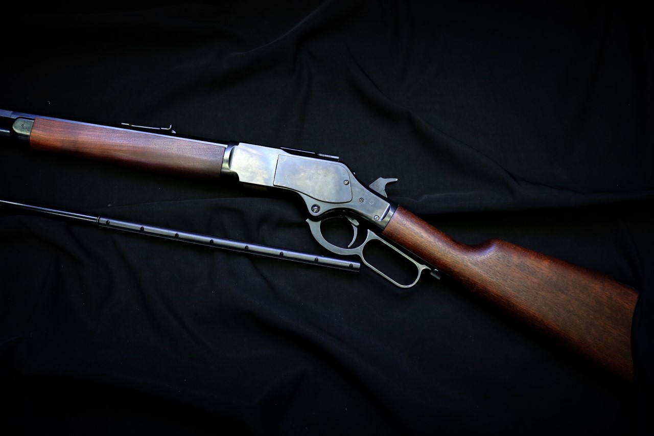 KTW Winchester M1873 Rifle (สปริง) Product Brand: KTW Product Code:KTW-4571383520233 Hop-Up:FIXED Weight:2,650 g Length:1,100 mm Capacity:37 rds Power:330 fps (1.0 Joules) Power Source: Blowback:YES Shooting Mode:Semi Auto