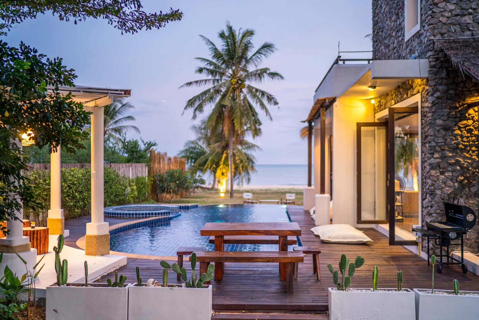 HR15061 บ้านพักติดทะเล The Pamila Beach Villa Kuiburi