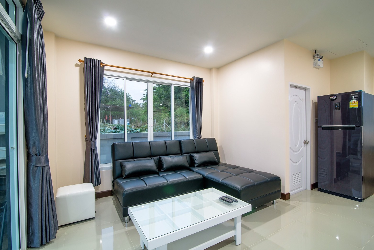 HR 5005 บ้านภูผา คาราโอเกะ โต๊ะพูล