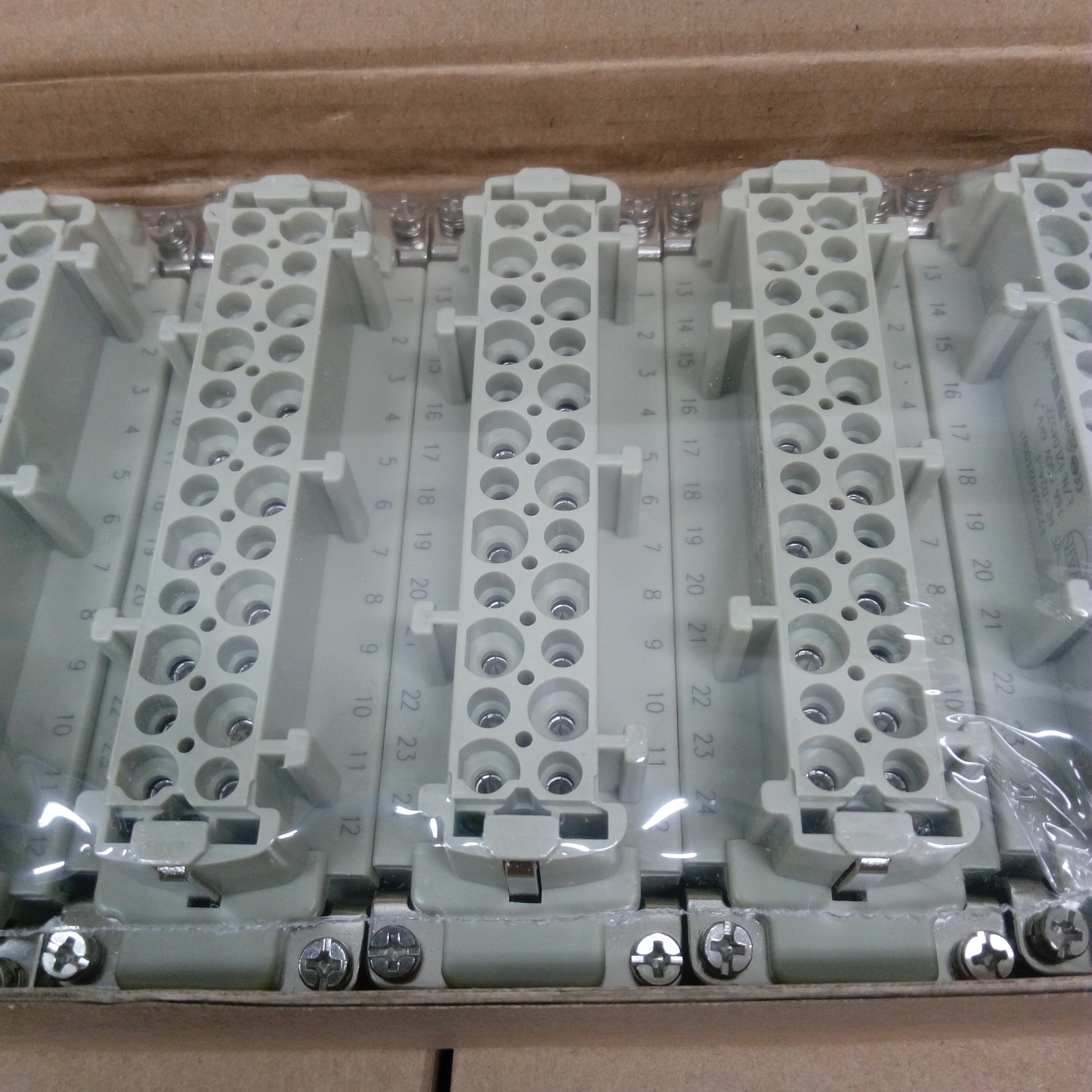 WAIN Insert Female ตัวเมีย 24P ไส้แกนใน CONNECTOR ปลั๊ก สัญญาณ อุตสาหกรรม