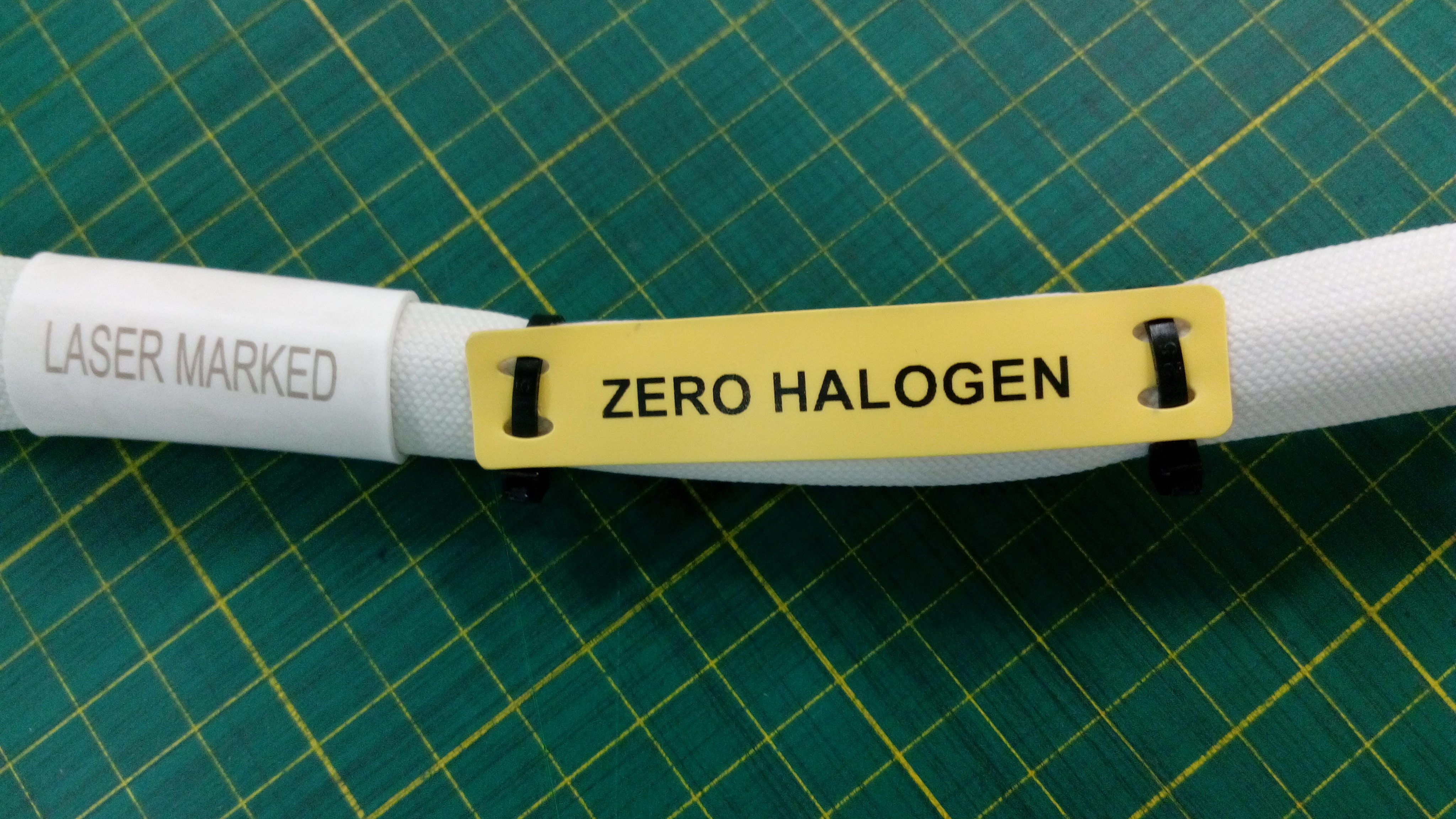 รับพิมพ์ TAG มาร์คสายไฟ สีขาว/สีเหลือง แบบ Low Smoke และ Normal