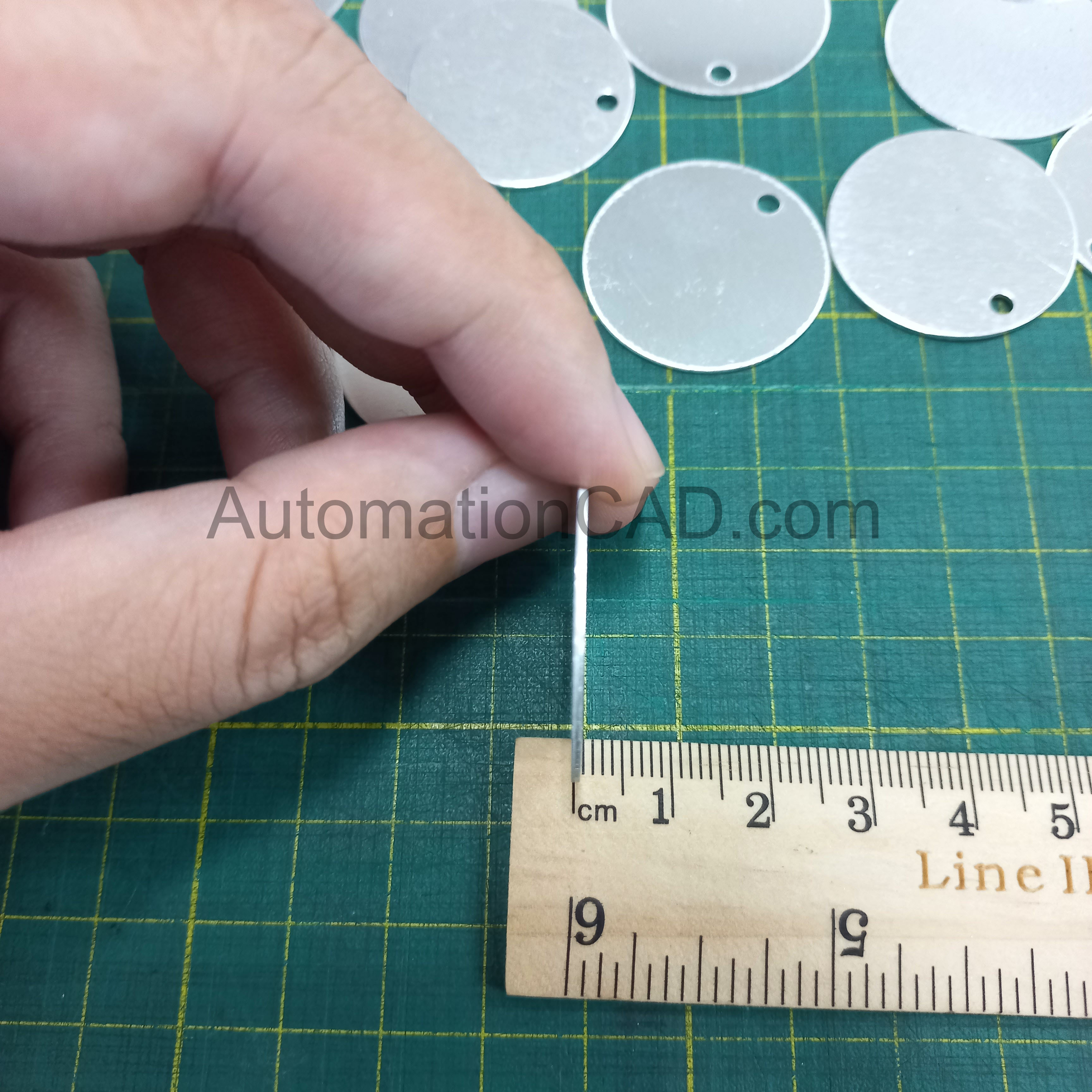 แท็กอะลูมิเนียม แบบกลม เส้นผ่าศูนย์กลาง 3 เซนติเมตร หนา 1 mm ป้ายแท็ก Name Tag ป้ายชื่อ